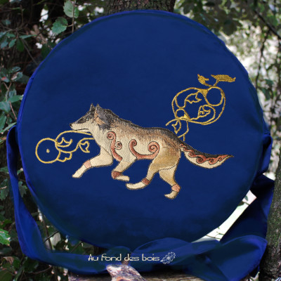 LOUP BLEU ROI sac housse tambour CHAMANIQUE broderie loup celtique bleu broderie loup celtique bleu roiCHAMANIQUE broderie loup celtique bleu roi