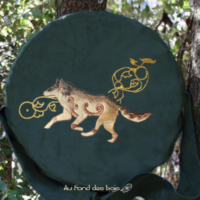 400 LOUP vert .jpg sac housse puur tambour CHAMANIQUE broderie loup celtique vert
