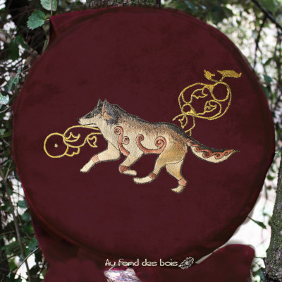 400 Loup celtique BORDEAUX sac housse pour tambour CHAMANIQUE broderie loup celtique bordeaux