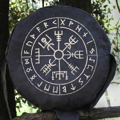 400 LOUP vert .jpg sac housse pour tambour chamanique broderie Vegvisir gris