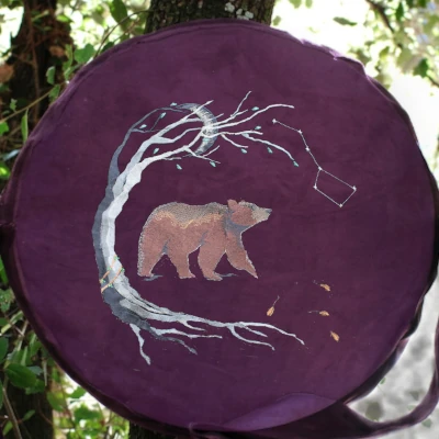 Sac pour tambour chamanique en suédine Violet broderie OURS Sac pour tambour chamanique en suédine Violet broderie OURS