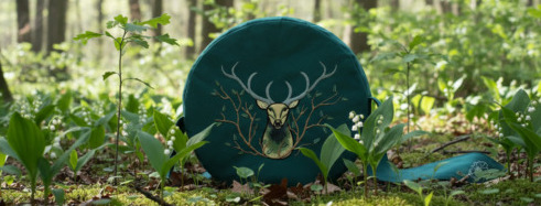 Sac tambour chamanique brodé cerf en forêt de chênes - Fond des Bois